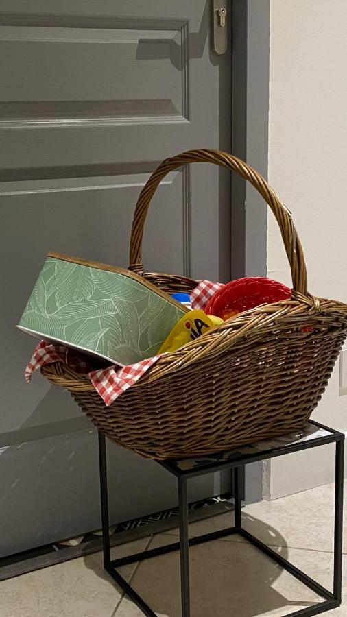 Aux Charmes Bed & Breakfast Isques Екстериор снимка