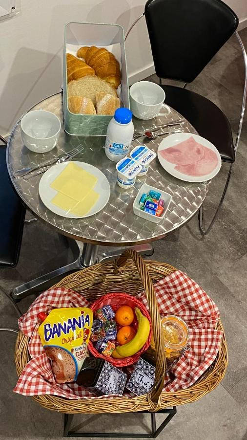 Aux Charmes Bed & Breakfast Isques Екстериор снимка