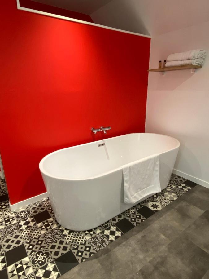 Aux Charmes Bed & Breakfast Isques Екстериор снимка