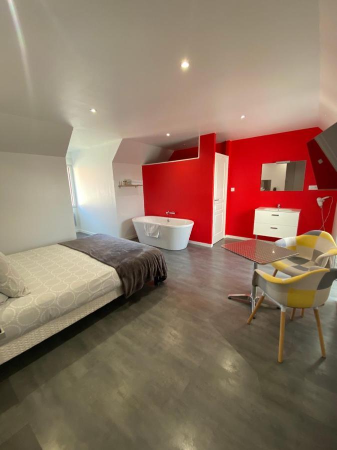Aux Charmes Bed & Breakfast Isques Екстериор снимка