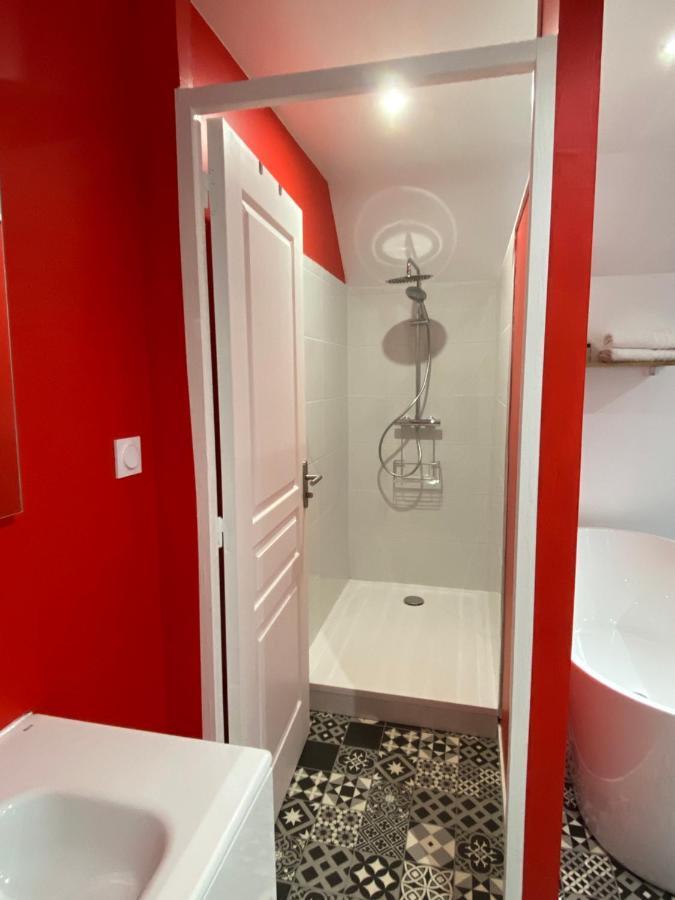 Aux Charmes Bed & Breakfast Isques Екстериор снимка