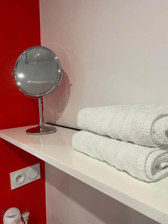 Aux Charmes Bed & Breakfast Isques Екстериор снимка