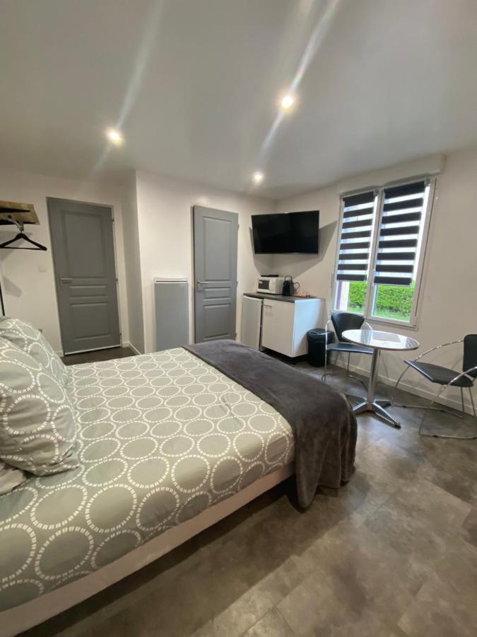 Aux Charmes Bed & Breakfast Isques Екстериор снимка
