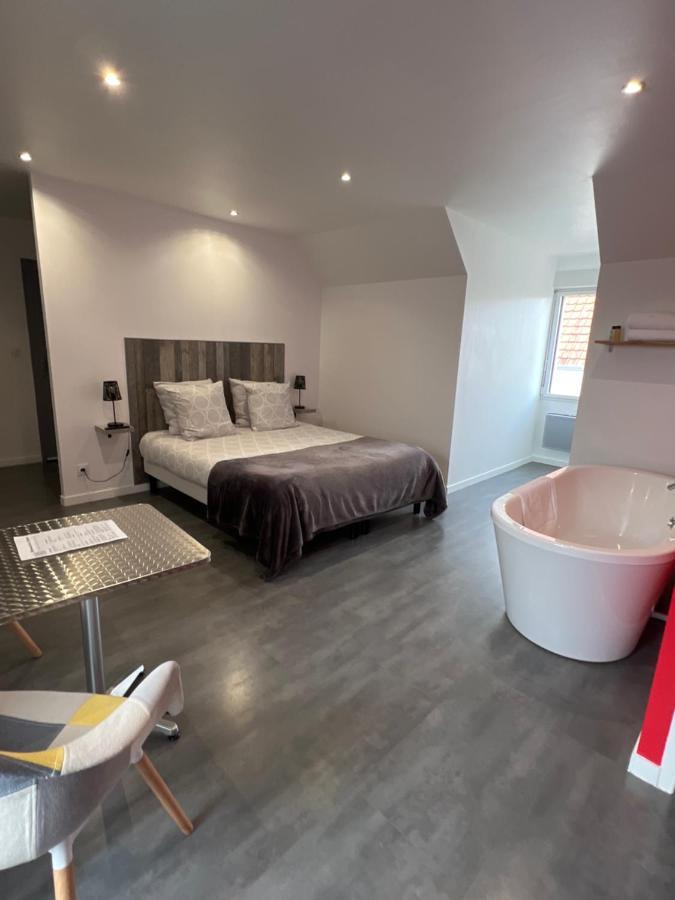 Aux Charmes Bed & Breakfast Isques Екстериор снимка