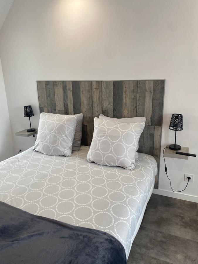 Aux Charmes Bed & Breakfast Isques Екстериор снимка