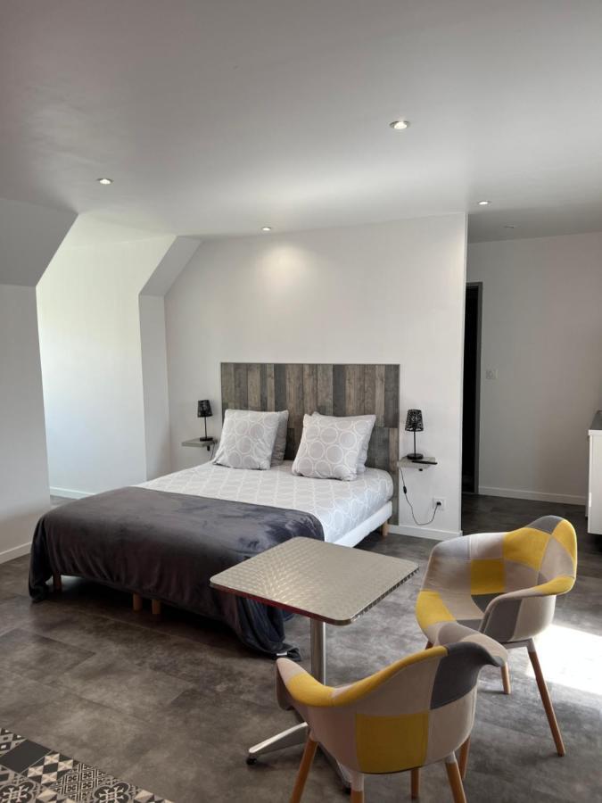 Aux Charmes Bed & Breakfast Isques Екстериор снимка